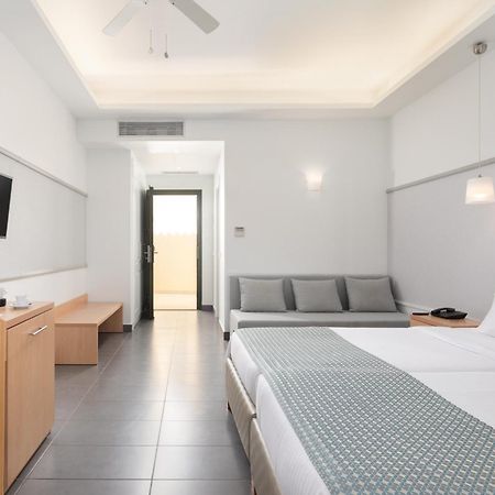 Sentido Apollo Palace Mesongí Eksteriør billede A room at the hotel
