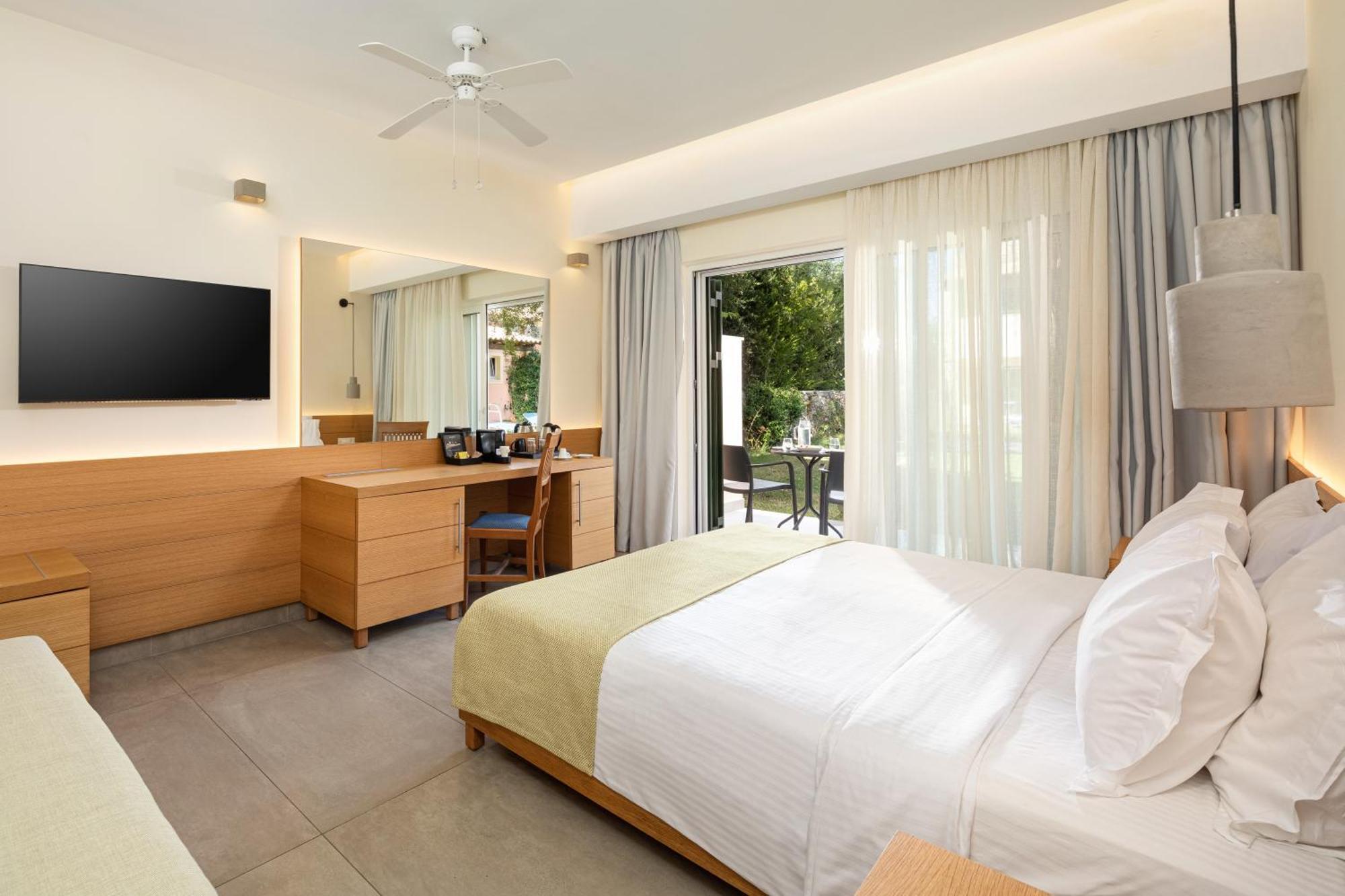 Sentido Apollo Palace Mesongí Eksteriør billede Deluxe Room