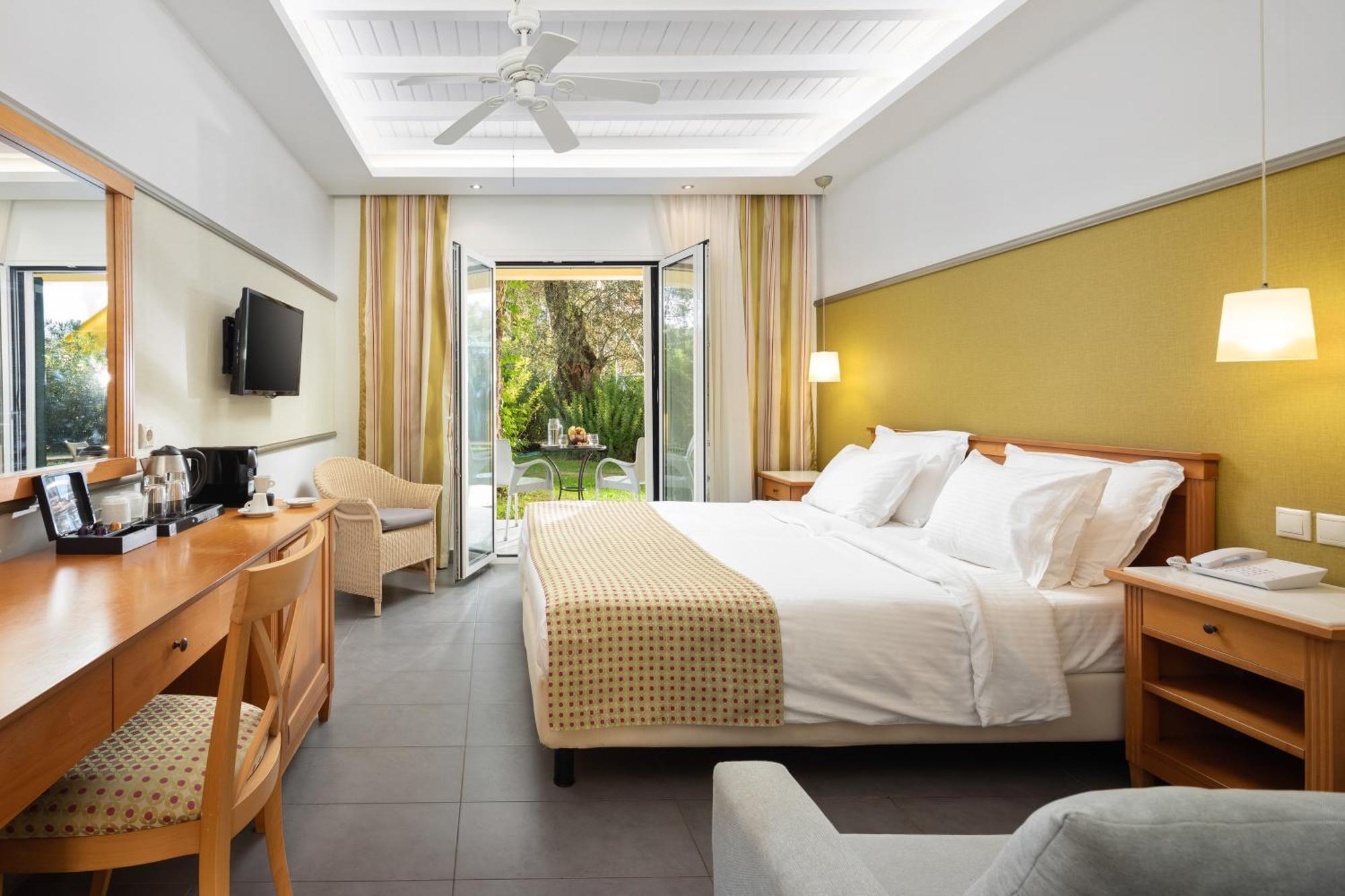 Sentido Apollo Palace Mesongí Eksteriør billede Deluxe room