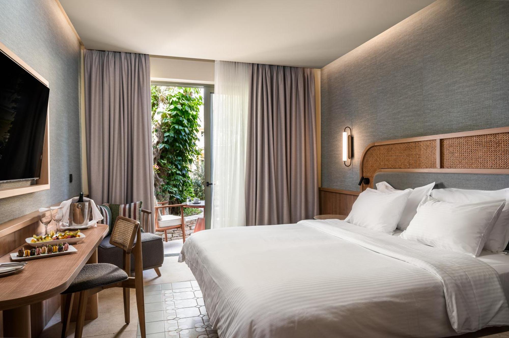 Sentido Apollo Palace Mesongí Eksteriør billede Deluxe Room