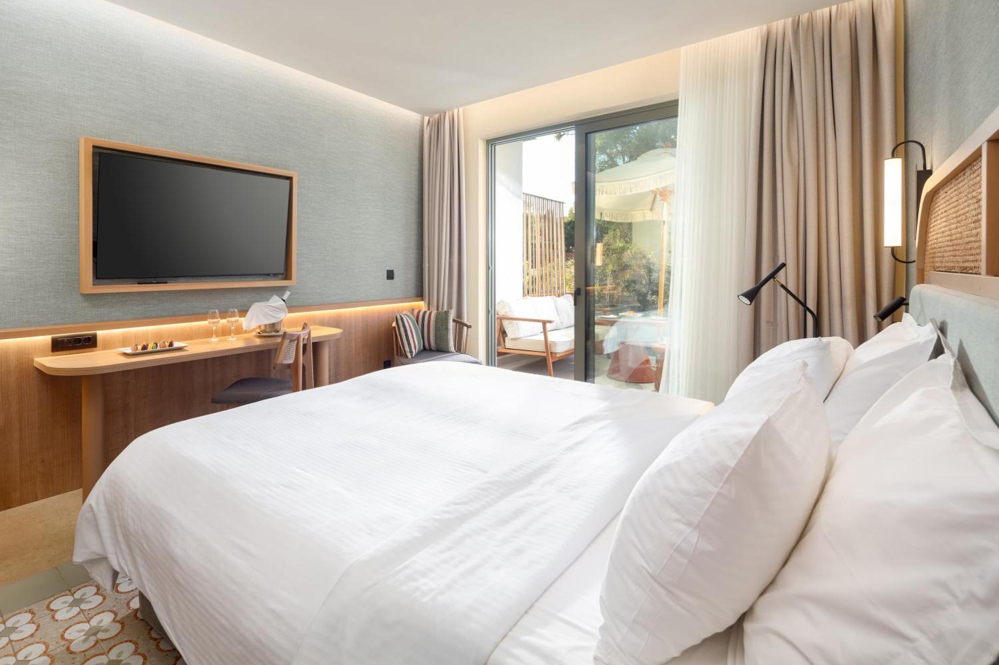 Sentido Apollo Palace Mesongí Eksteriør billede Deluxe room