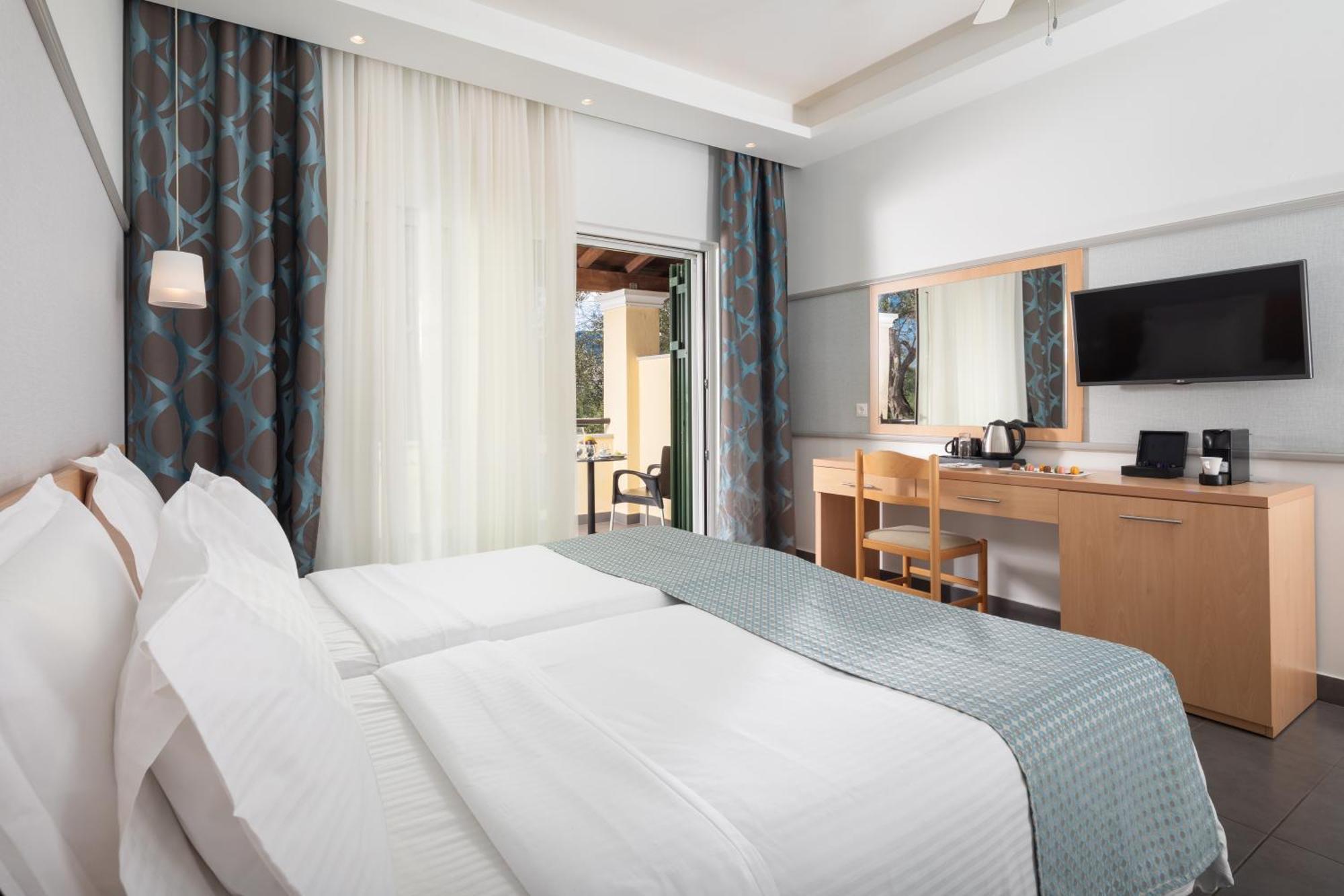 Sentido Apollo Palace Mesongí Eksteriør billede A typical room at the hotel